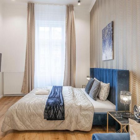 Luxurious Central Grand Home W/ 3Bedrm 2Bathrm Budapest Exteriör bild