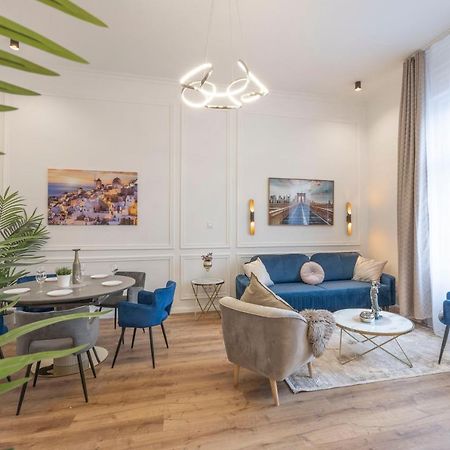 Luxurious Central Grand Home W/ 3Bedrm 2Bathrm Budapest Exteriör bild