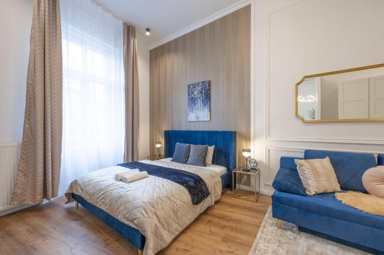 Luxurious Central Grand Home W/ 3Bedrm 2Bathrm Budapest Exteriör bild