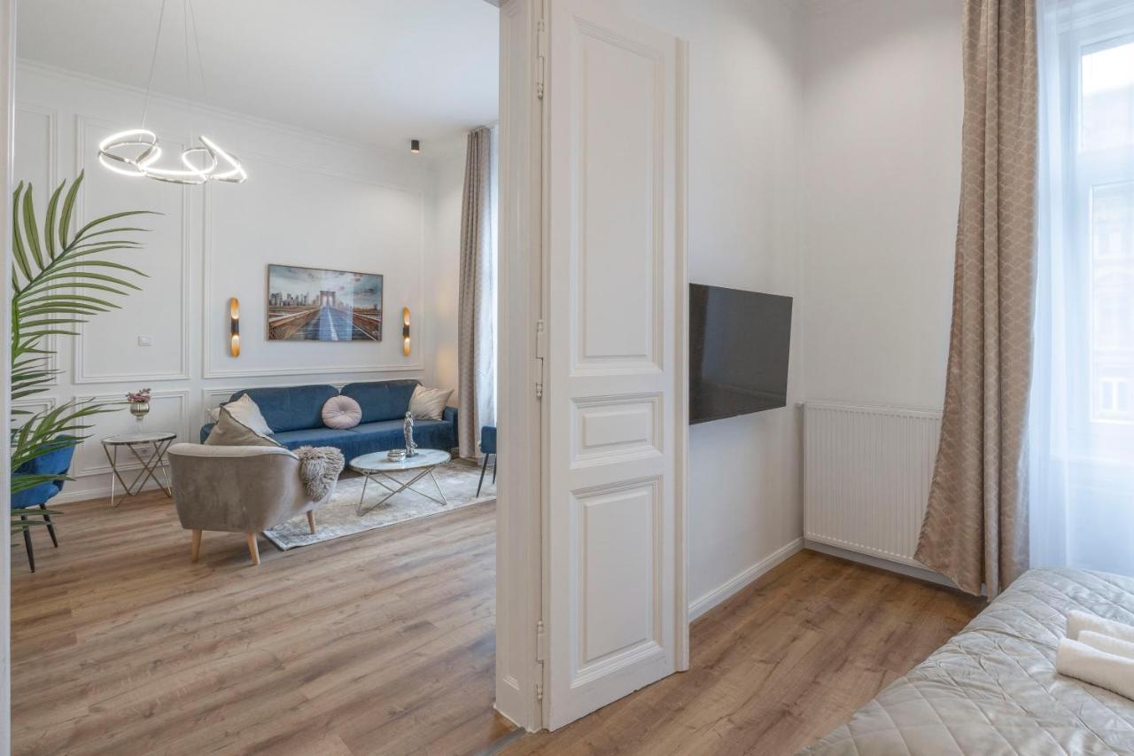 Luxurious Central Grand Home W/ 3Bedrm 2Bathrm Budapest Exteriör bild