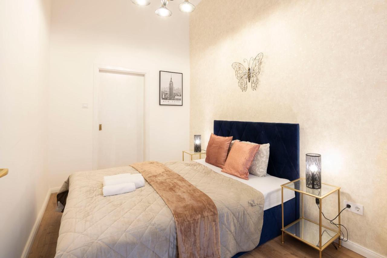 Luxurious Central Grand Home W/ 3Bedrm 2Bathrm Budapest Exteriör bild