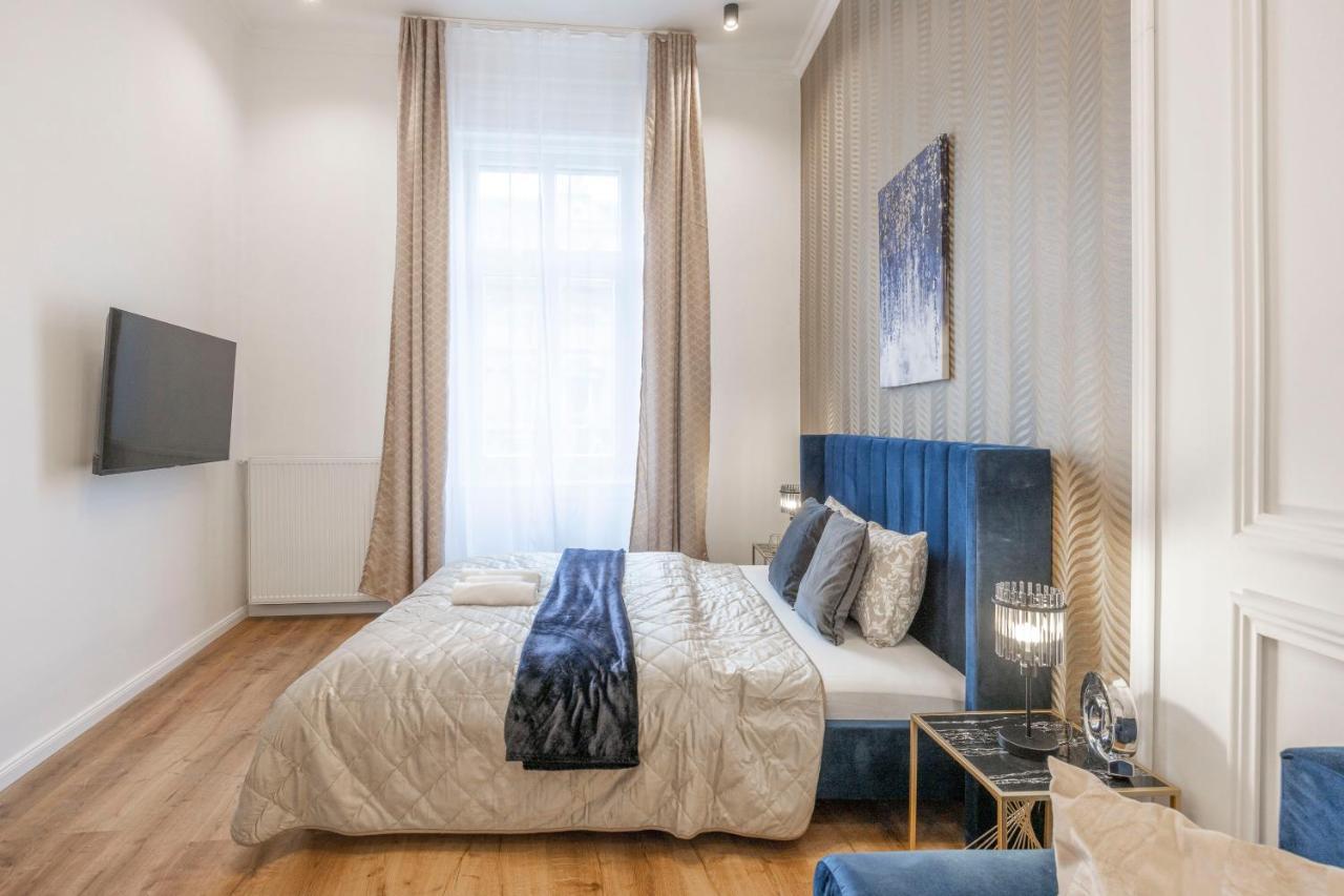 Luxurious Central Grand Home W/ 3Bedrm 2Bathrm Budapest Exteriör bild
