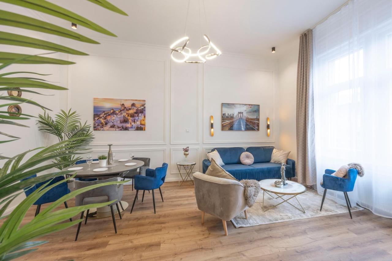 Luxurious Central Grand Home W/ 3Bedrm 2Bathrm Budapest Exteriör bild