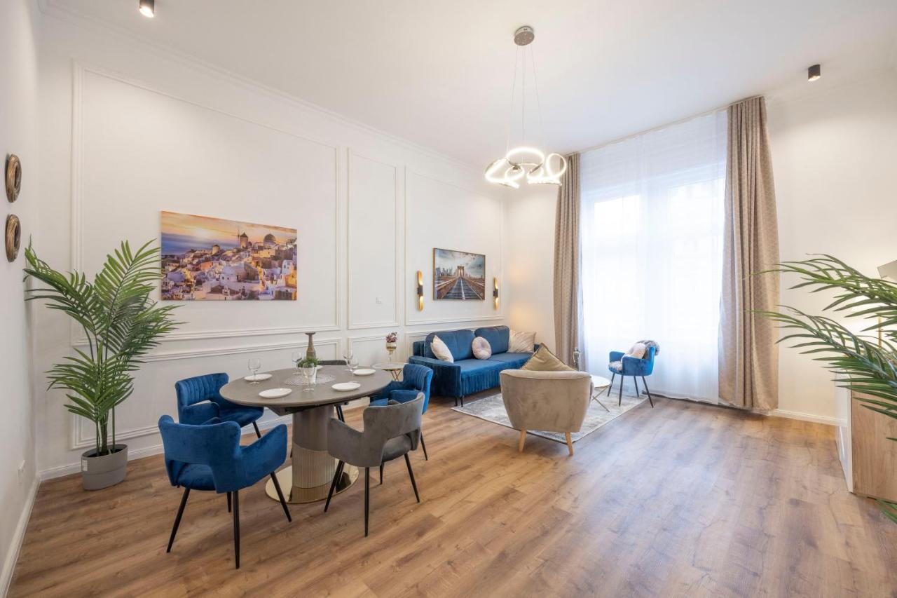 Luxurious Central Grand Home W/ 3Bedrm 2Bathrm Budapest Exteriör bild