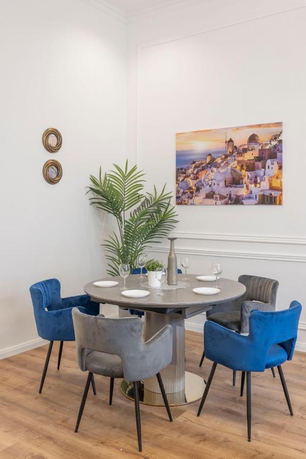 Luxurious Central Grand Home W/ 3Bedrm 2Bathrm Budapest Exteriör bild