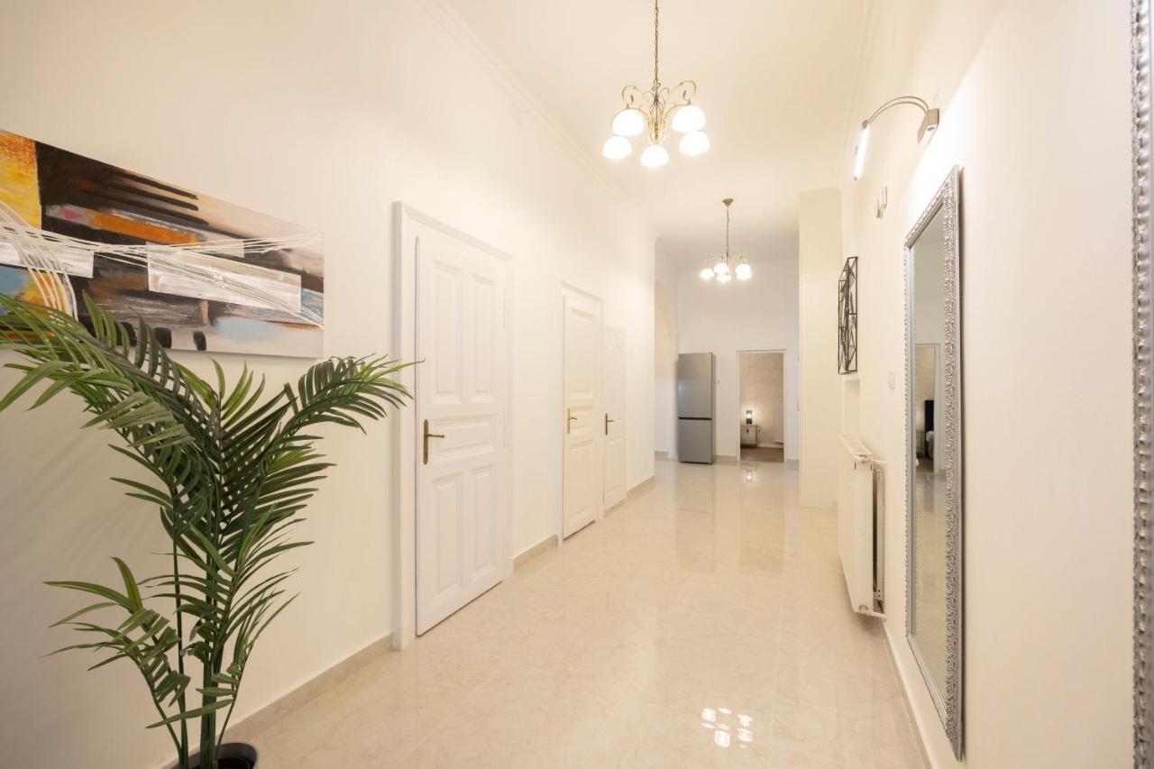 Luxurious Central Grand Home W/ 3Bedrm 2Bathrm Budapest Exteriör bild